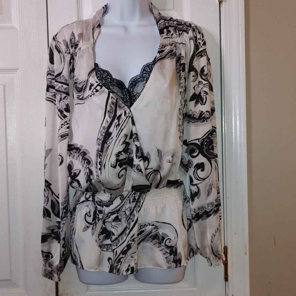 White House Black Market black white lace trim long sleeve top  Sz S
